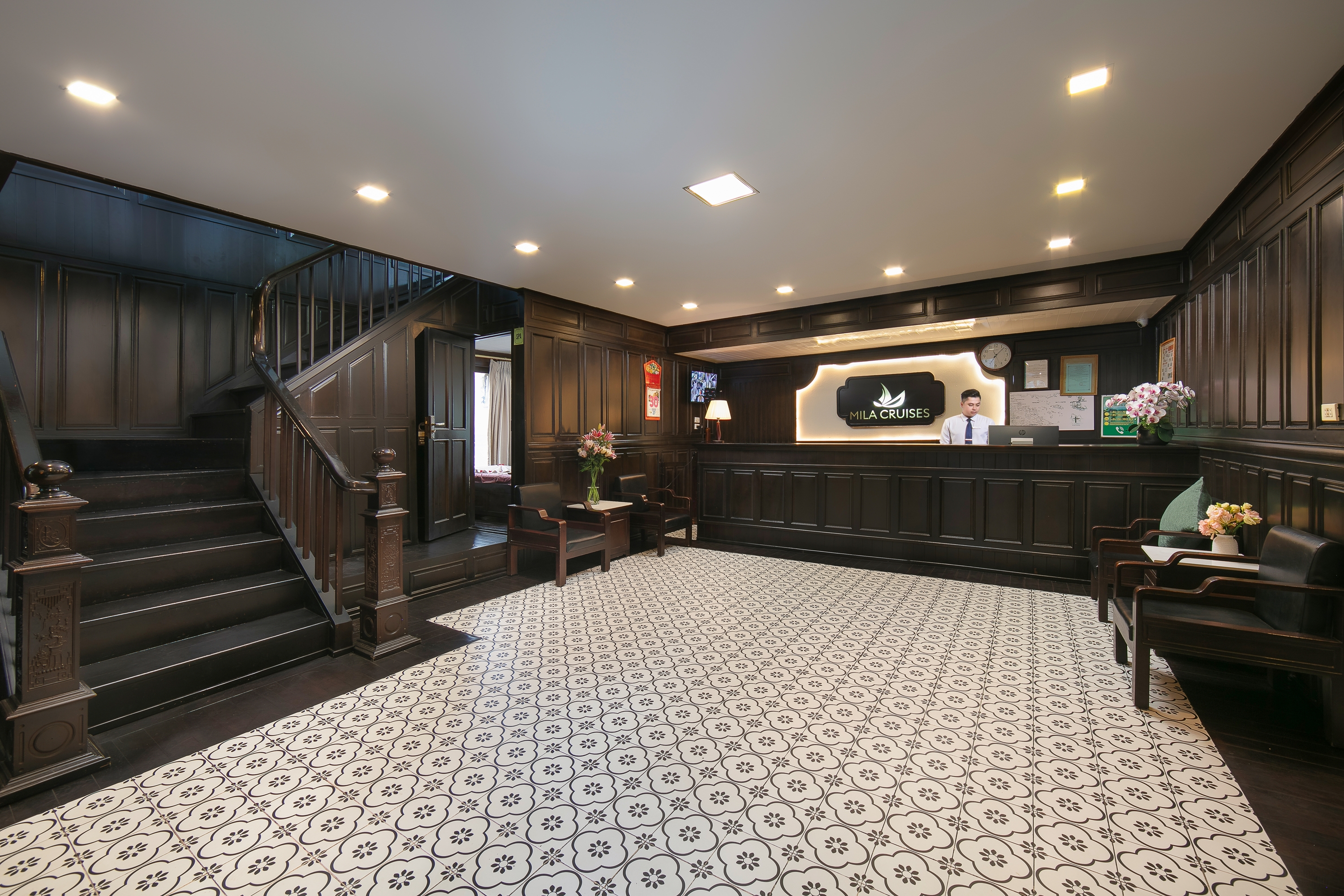 Reiseziel Vietnam Dschunke Halong Bucht Lobby