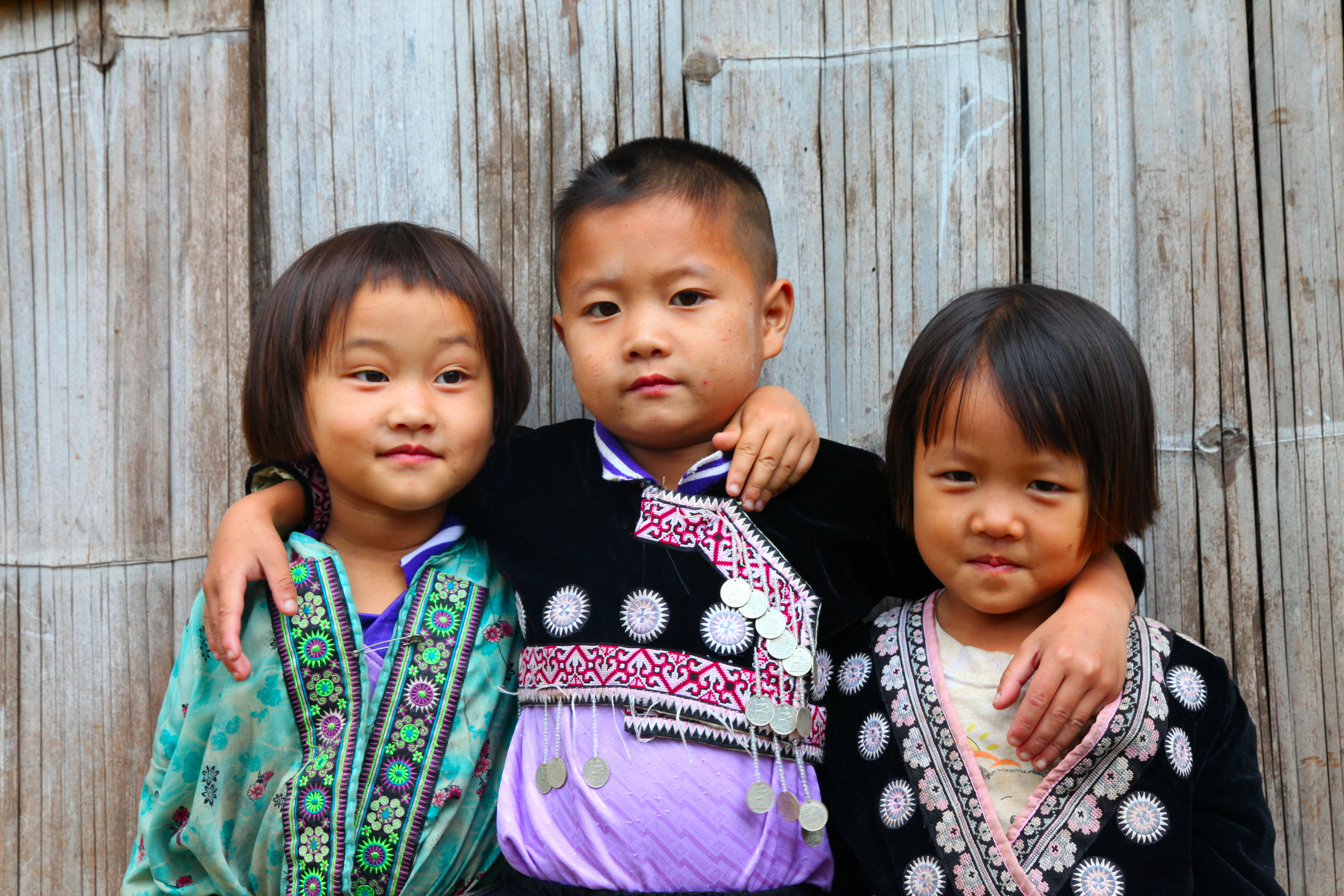 Hmong Kinder in Laos